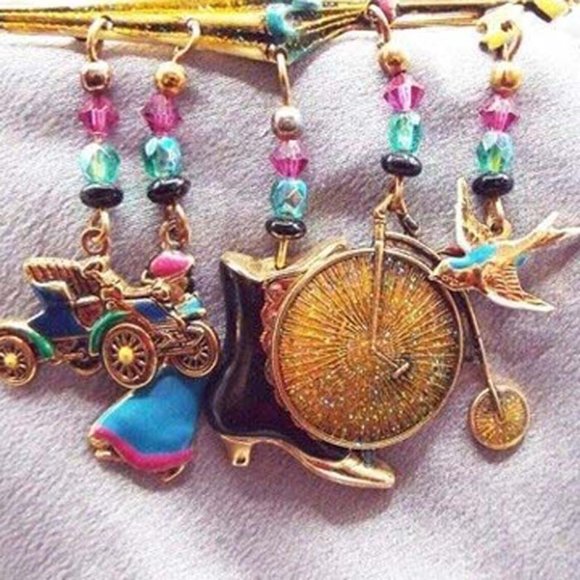 MOULIN ROUGE DISNEY "MARY POPPINS" UMBRELLA WITH FIVE DANGLY CHARMS PIN EUC 56 - Picture 2 of 3